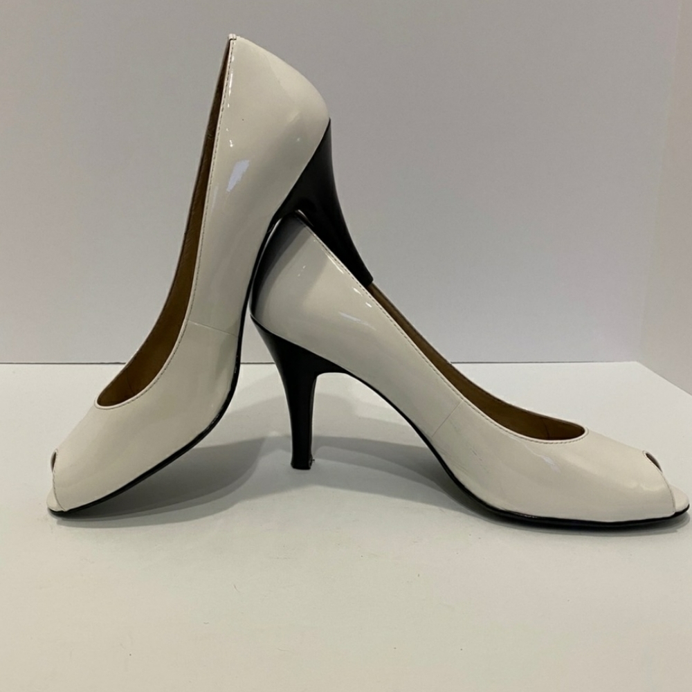 White patent leather peep toe pump